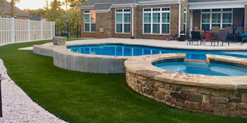 Reasons to Install Artificial Grass Around the Pool